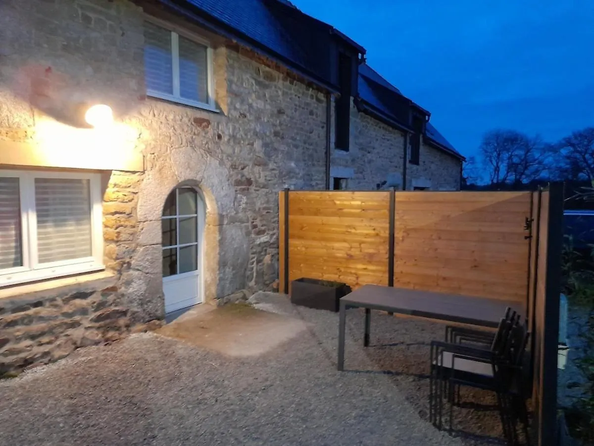 La Campagne A La Ville Pour Cette Maison Typique Renovee En 2021 Vannes