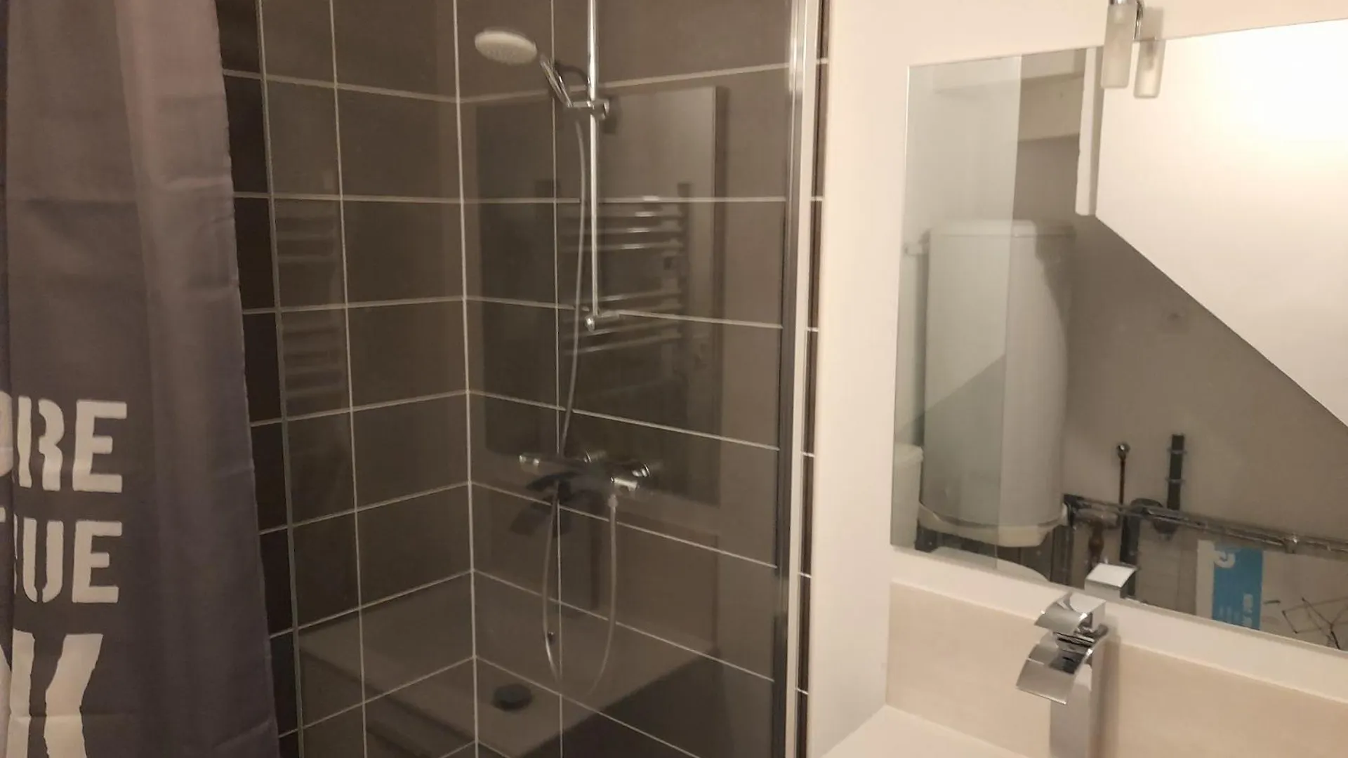 La Campagne A La Ville Pour Cette Maison Typique Renovee En 2021 Vannes